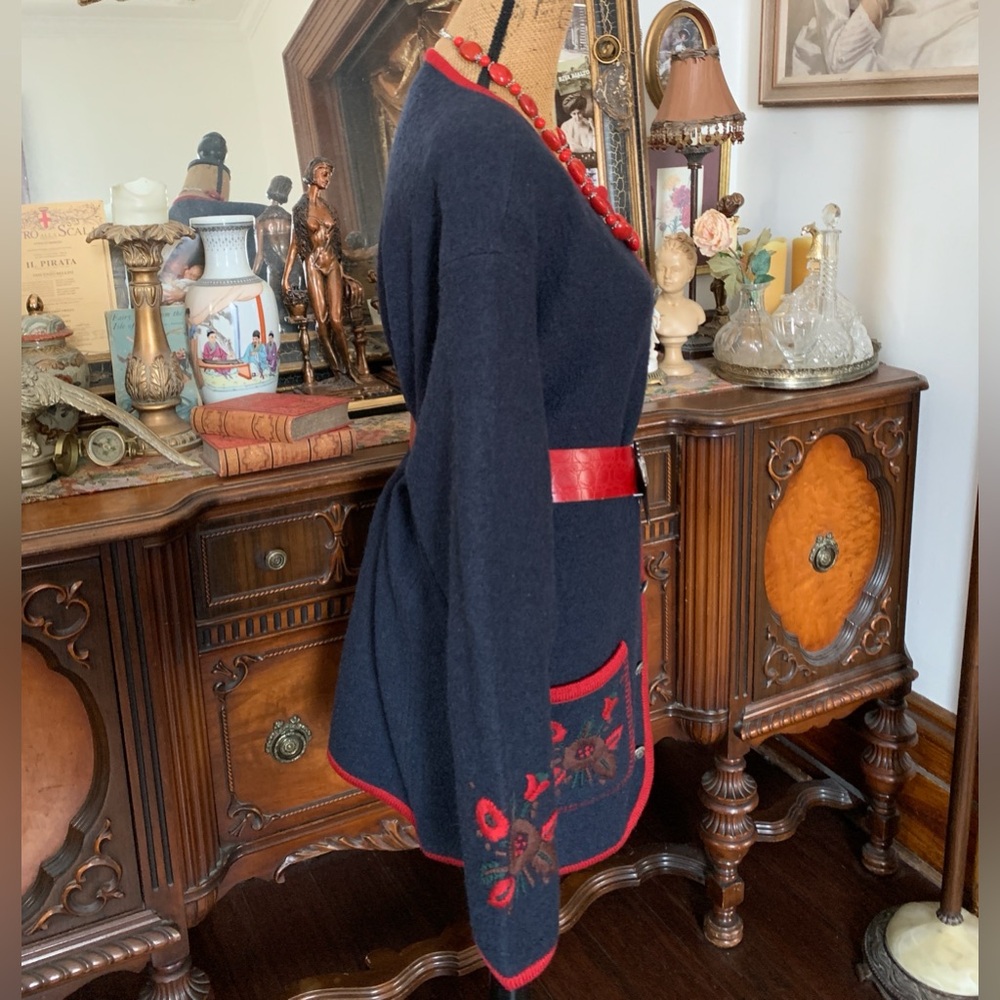 Vintage Norwegian-inspired 100% Wool Floral Embroidered Boho Sweater Cardigan - Picture 2 of 11